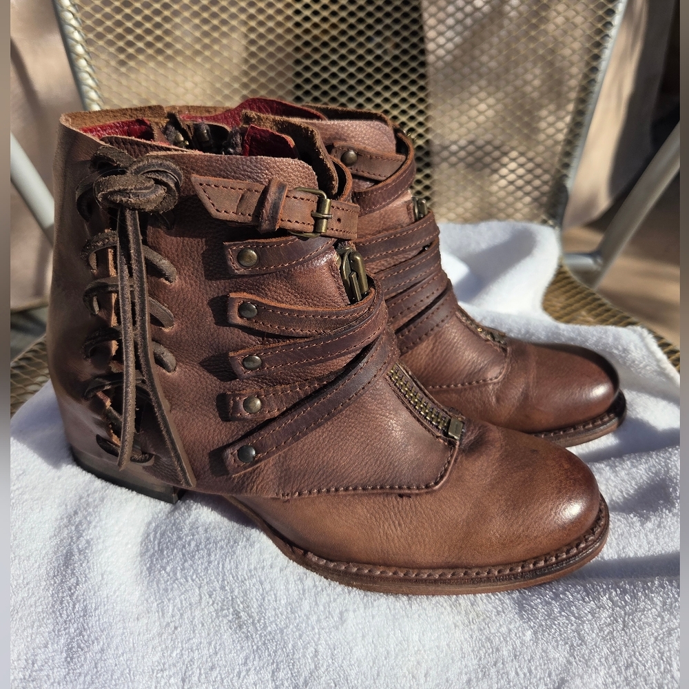 FreeBird Women's Brown Leather Ankle Boots-size 7 (Worn Once) Narrow Front - Picture 3 of 14